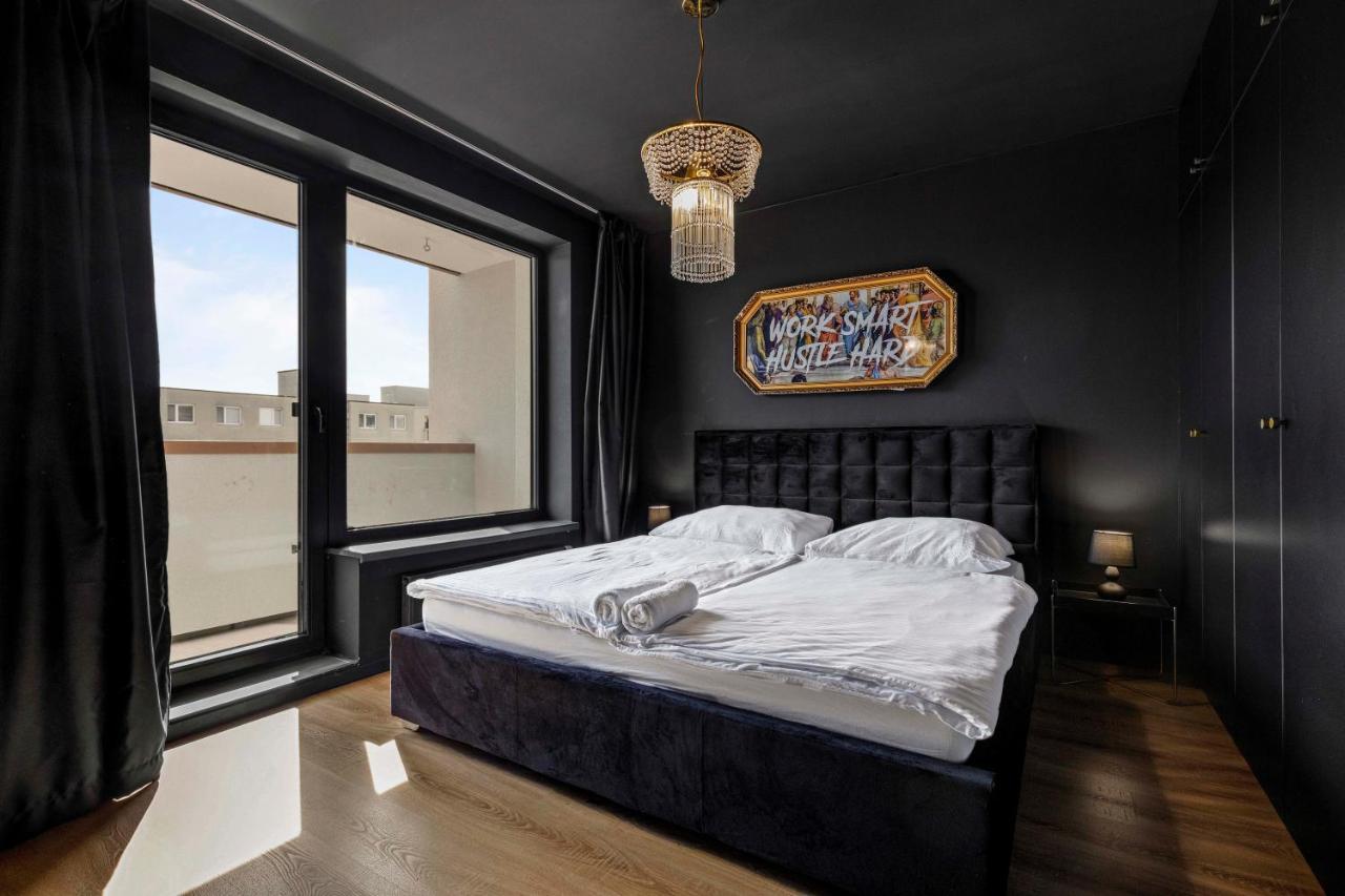 Lam Black - Ac - Balcony Leilighet Bratislava Eksteriør bilde